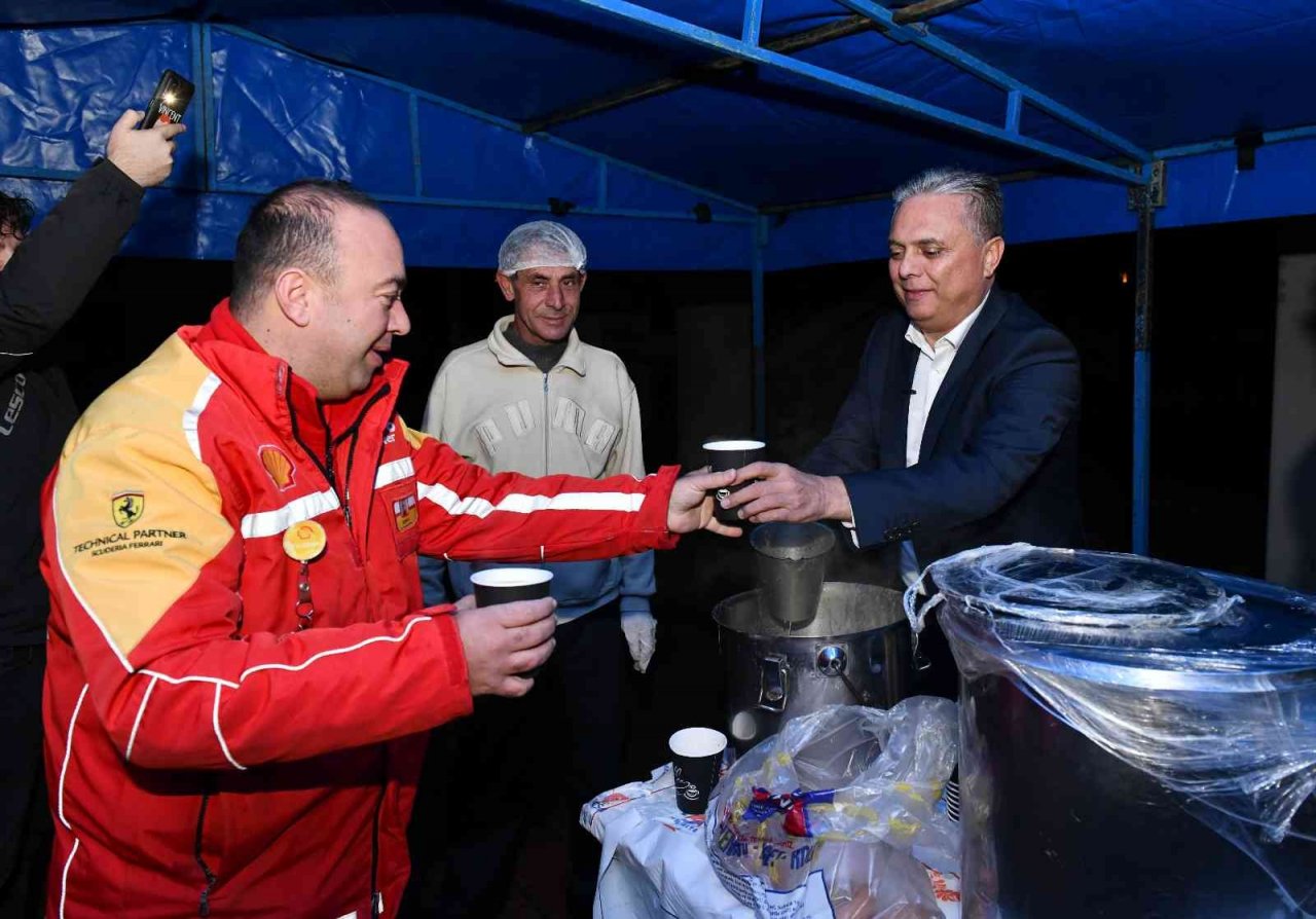 Muratpaşa’da her gün iki noktadan sıcak çorba