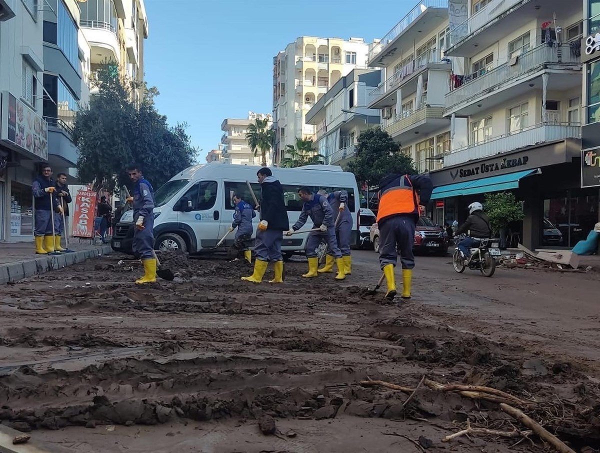 Afyonkarahisar’dan afet bölgesine destek için gittiler