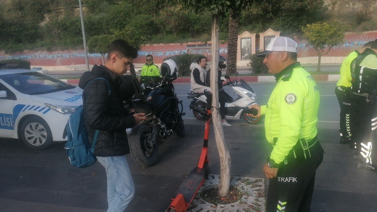 Kaldırımda scooter ve elektrikli bisiklet kullanımına ceza