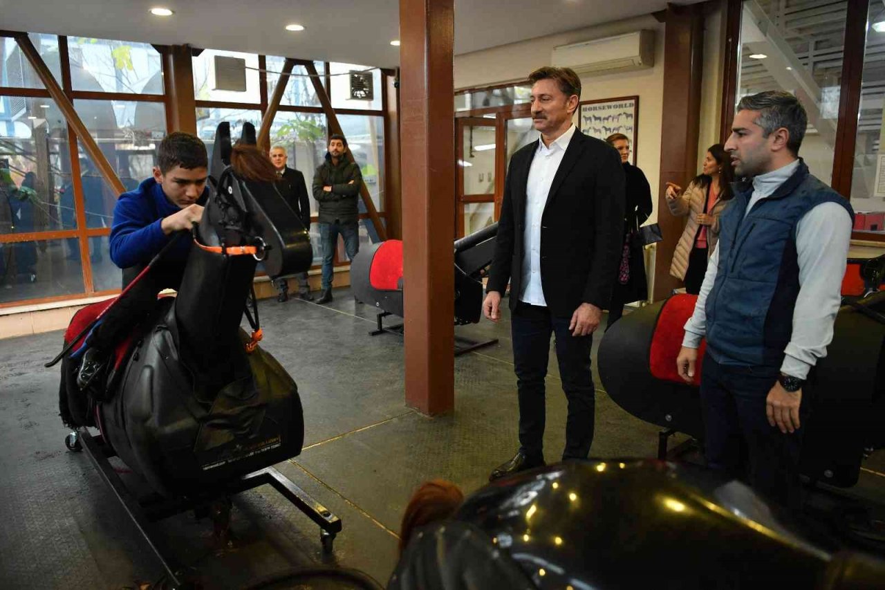 Bahçelievler Belediyesinden özel çocuklara “At’la Terapi” hizmeti