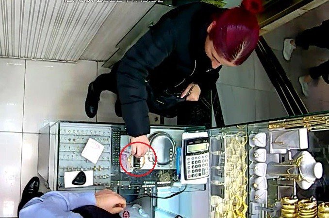 Sahte bilezik satarak sırra kadem bastı, tekrar gelince yakalandı