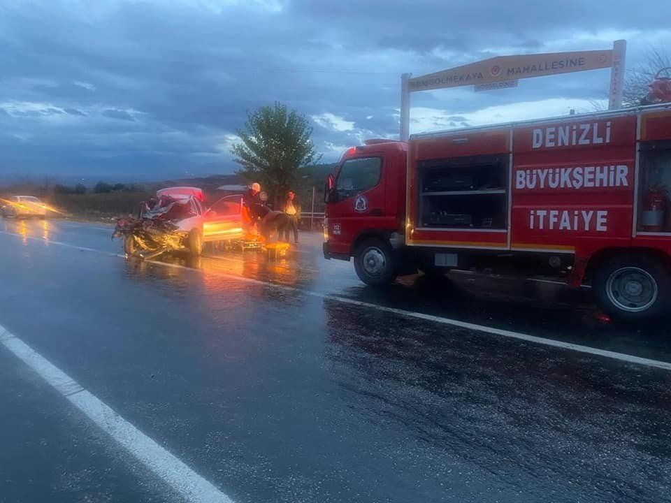 Otomobil kamyonete arkadan çarptı: 1 yaralı