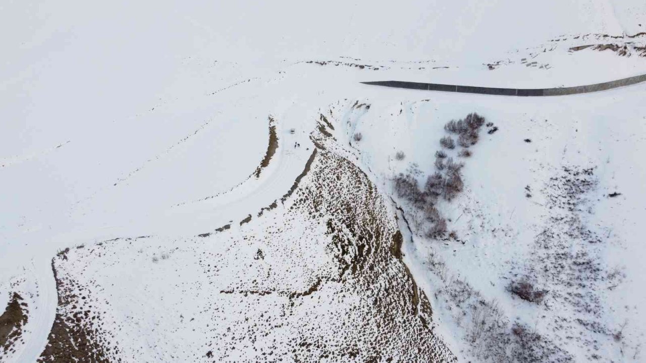 Dünyanın ikinci büyük kraterinde muhteşem kar manzaraları