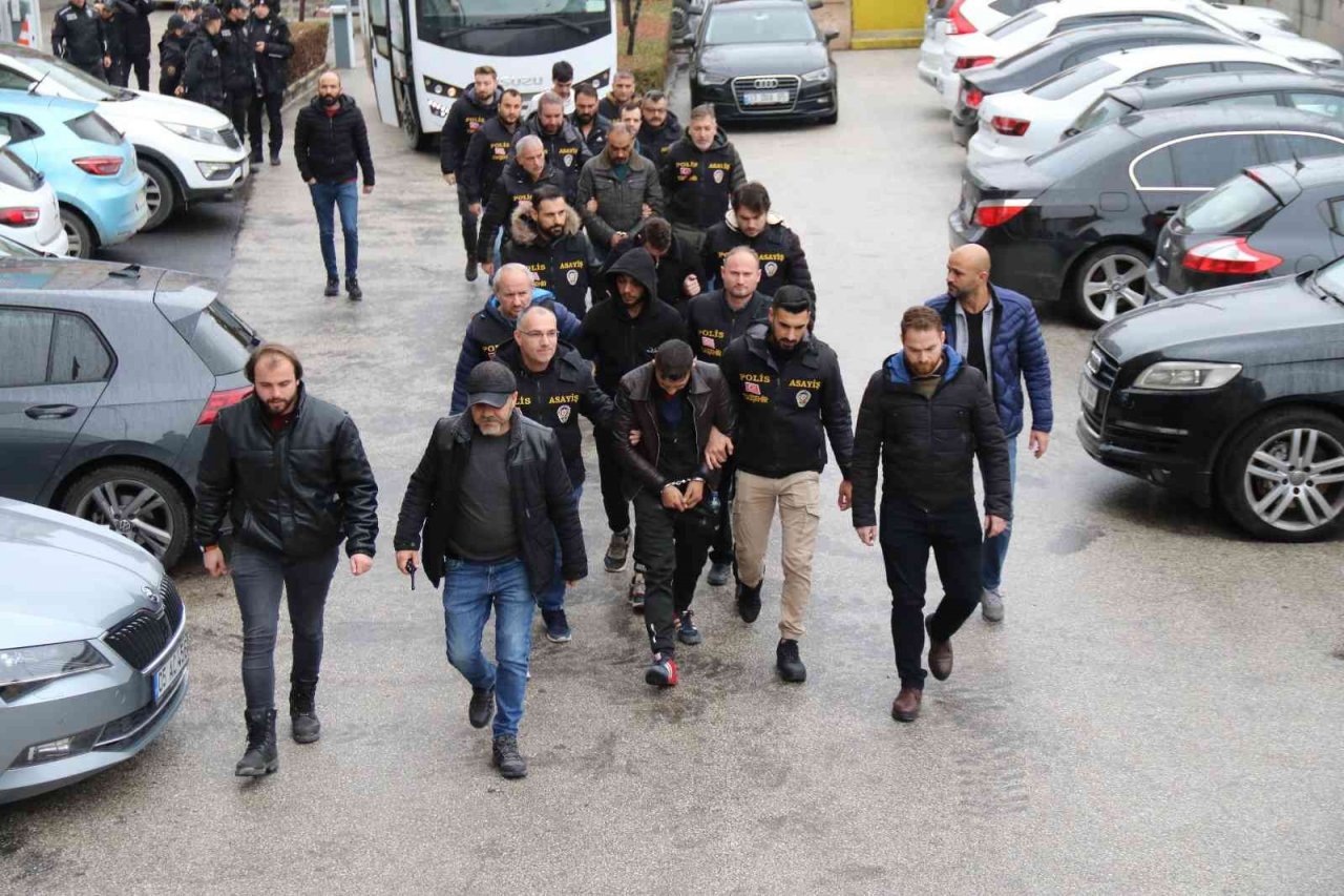 Hırsızlık için girdiği evde cinayet işlediği iddia edilen şüpheli adliyeye sevk edildi