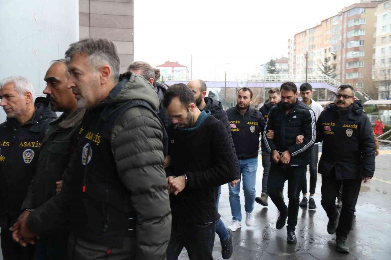 Hırsızlık için girdiği evde cinayet işlediği iddia edilen şüpheli adliyeye sevk edildi