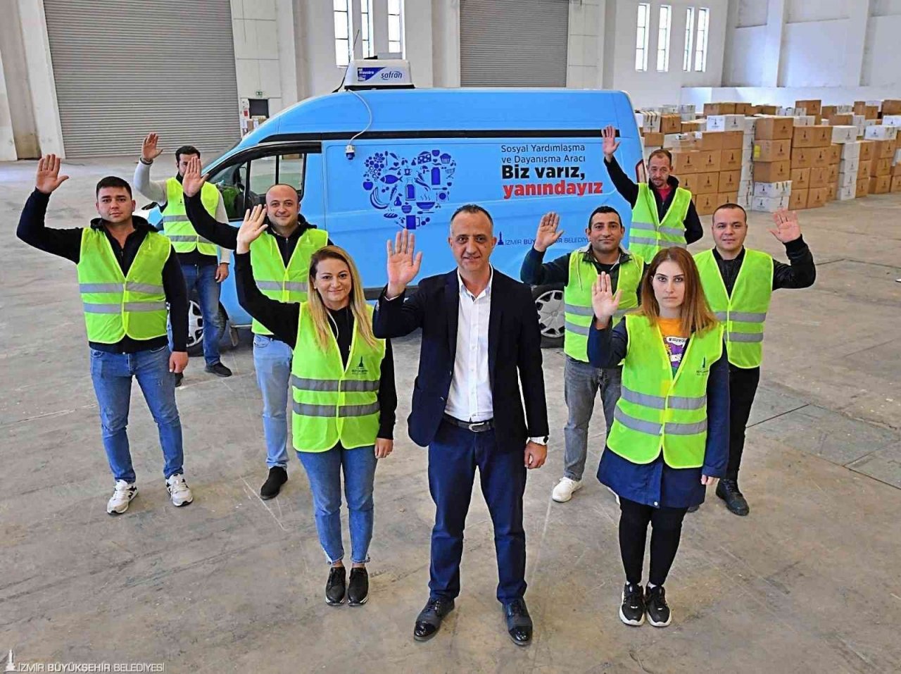 İzmir’de 600 okulda 25 bin öğrenciye bot ve mont