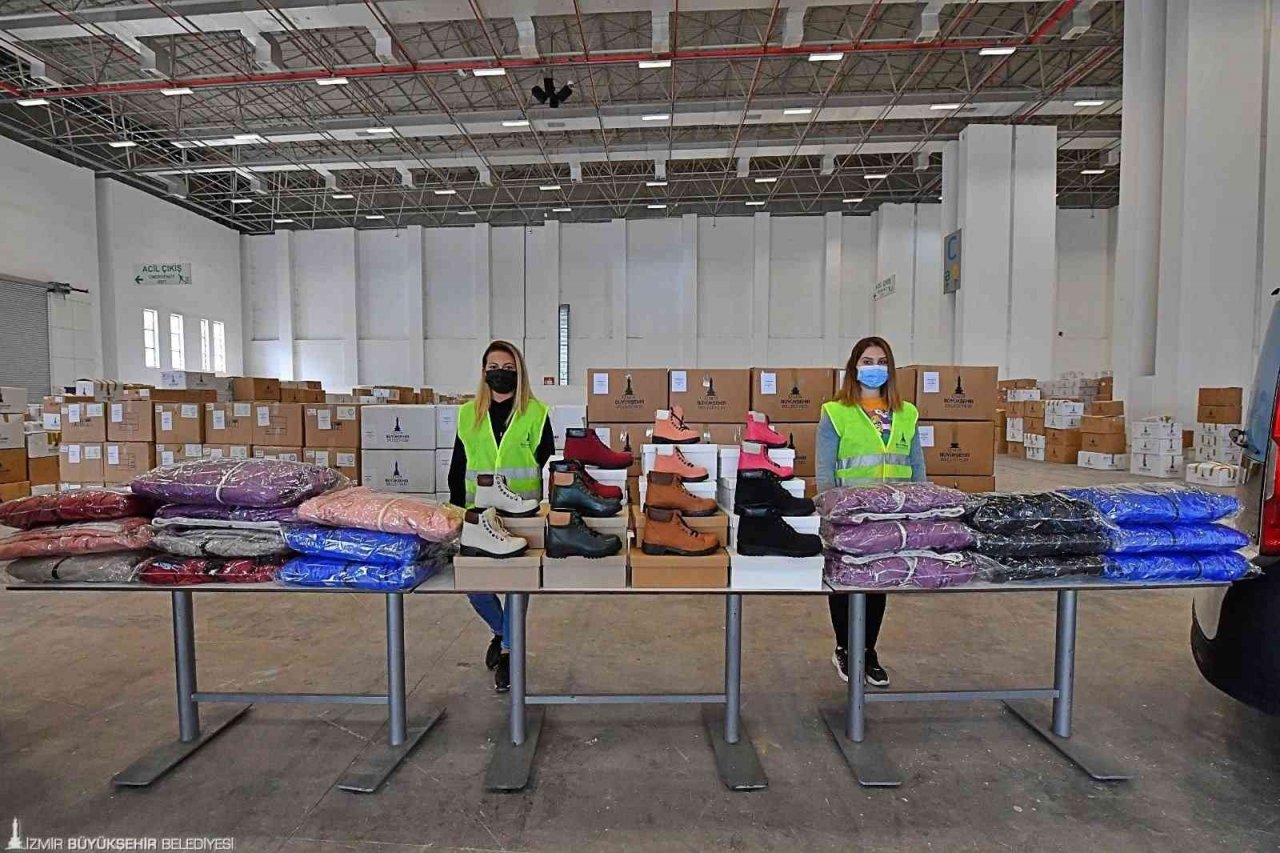 İzmir’de 600 okulda 25 bin öğrenciye bot ve mont