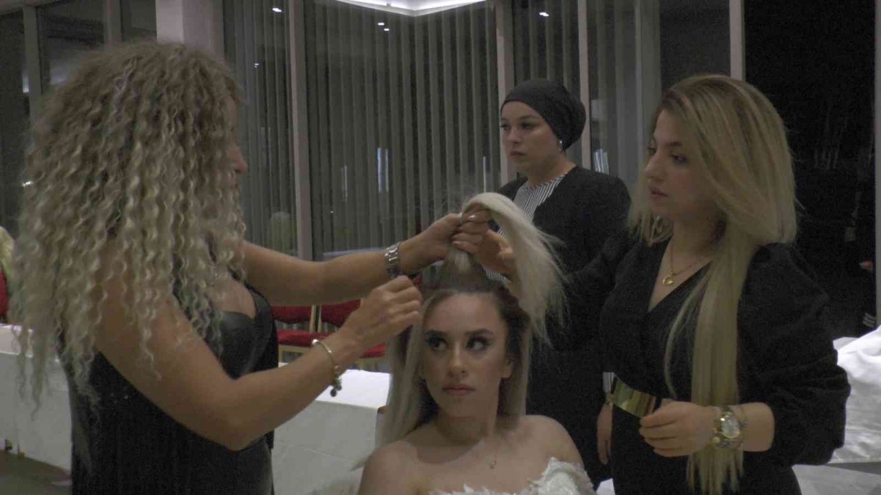 Saç ve başörtüsü tasarımı ile makyaj konusunda eğitim aldılar, 2023 trendlerini öğrendiler