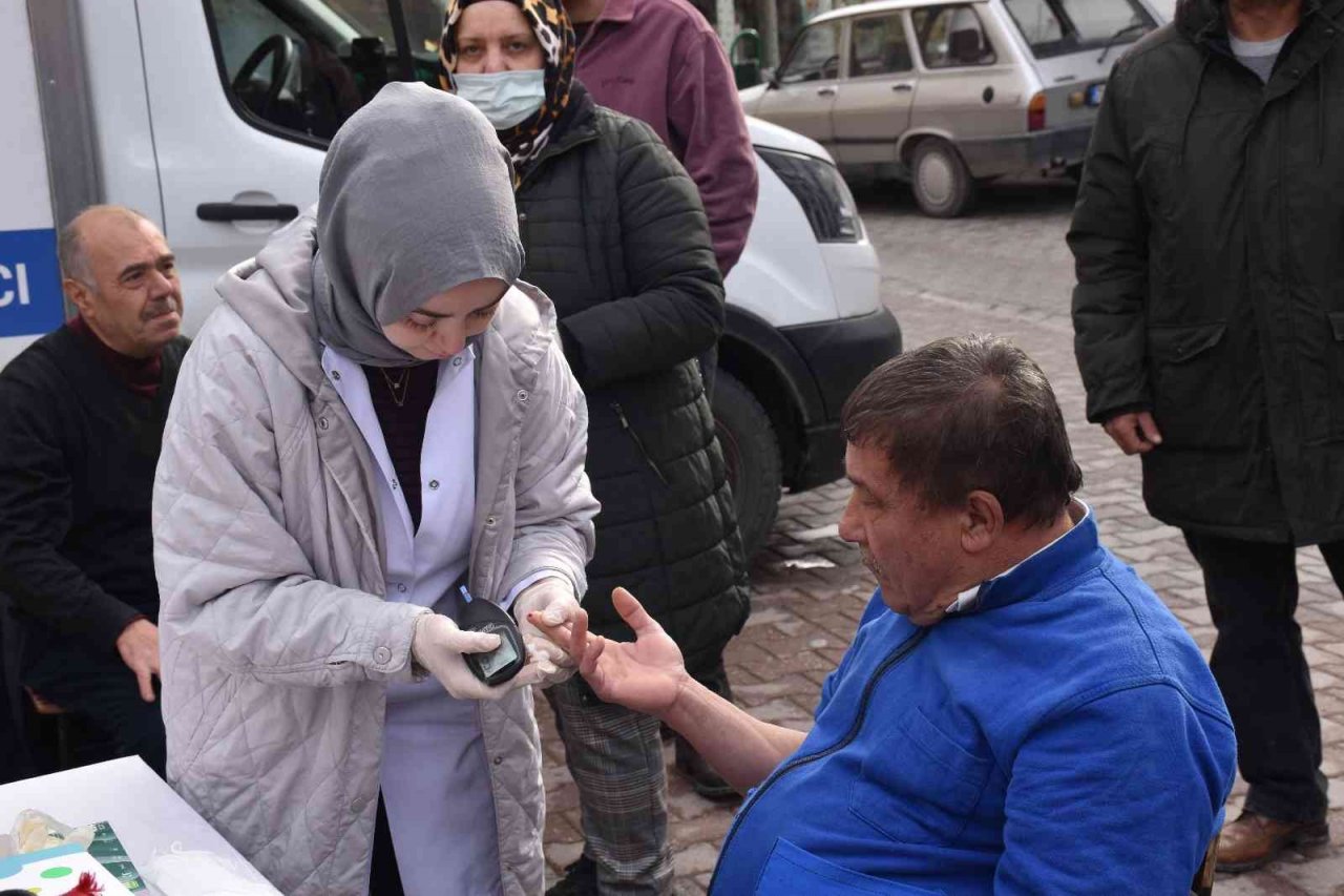 Sağlık hizmetini ayaklarına kadar getiriyorlar