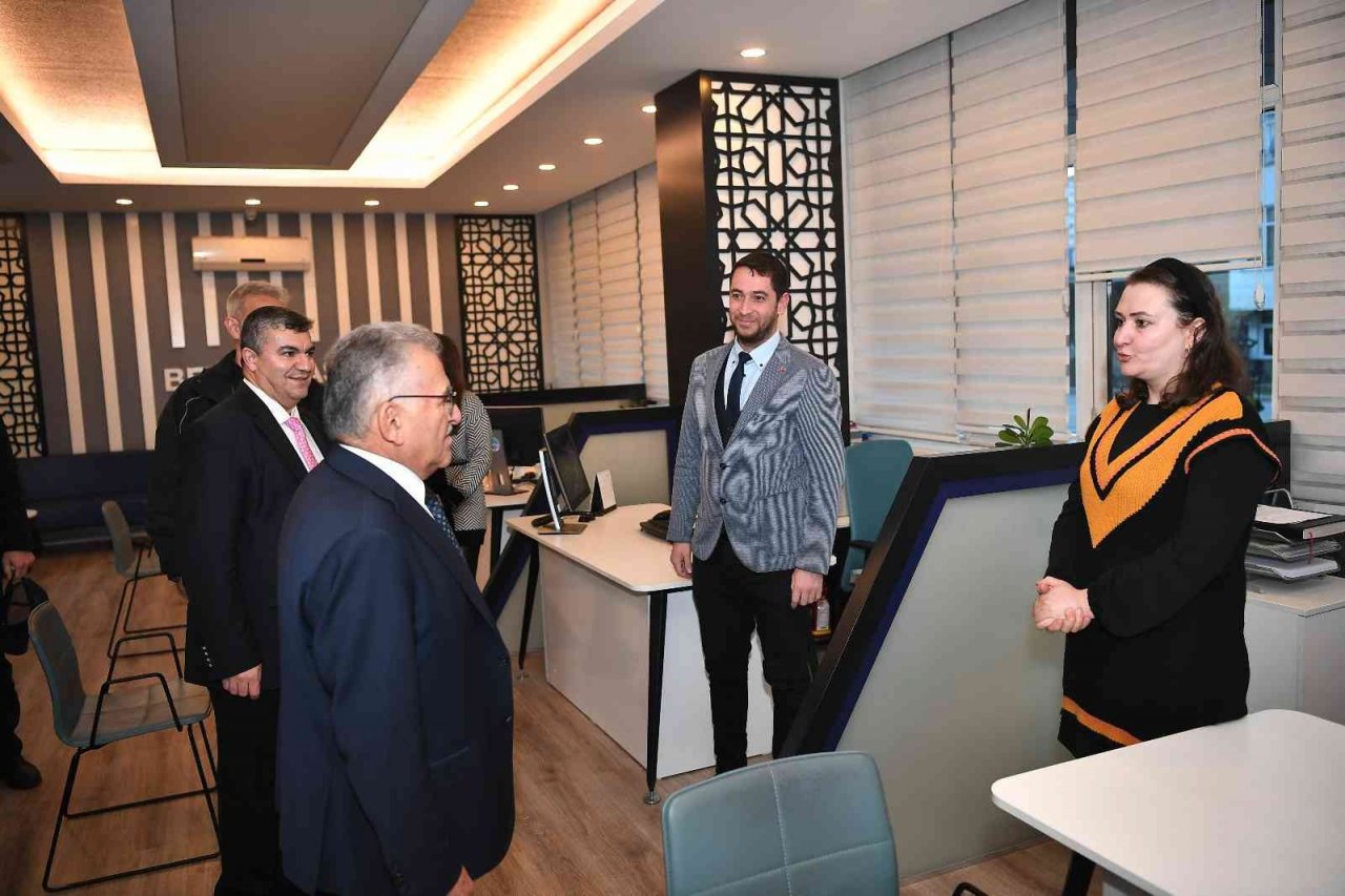 Başkan Büyükkılıç, Alo 153 ve Beyaz Masa’yı ziyaret etti