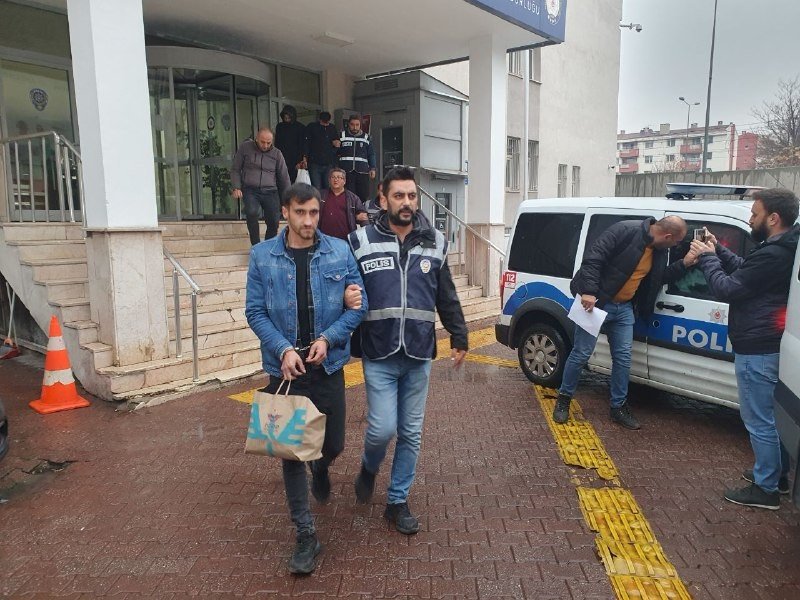 Aranan şahıslara operasyon: 22 gözaltı