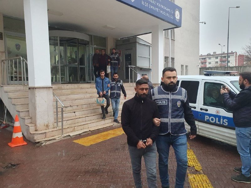 Aranan şahıslara operasyon: 22 gözaltı