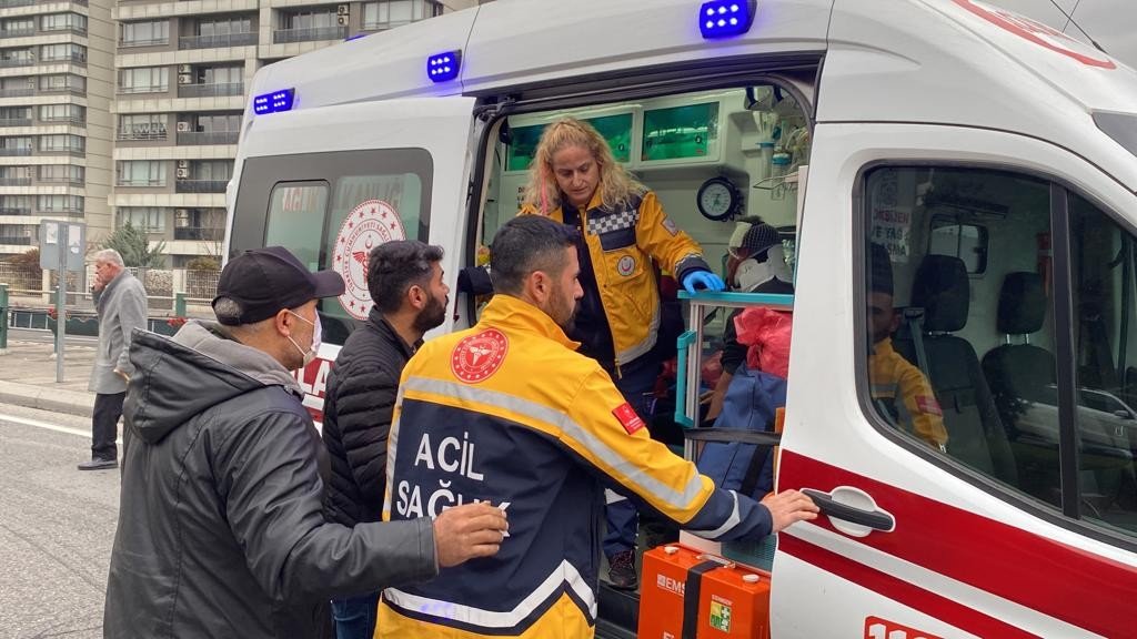 Kırmızı ışıkta geçti, zincirleme kazaya sebep oldu: 5 yaralı