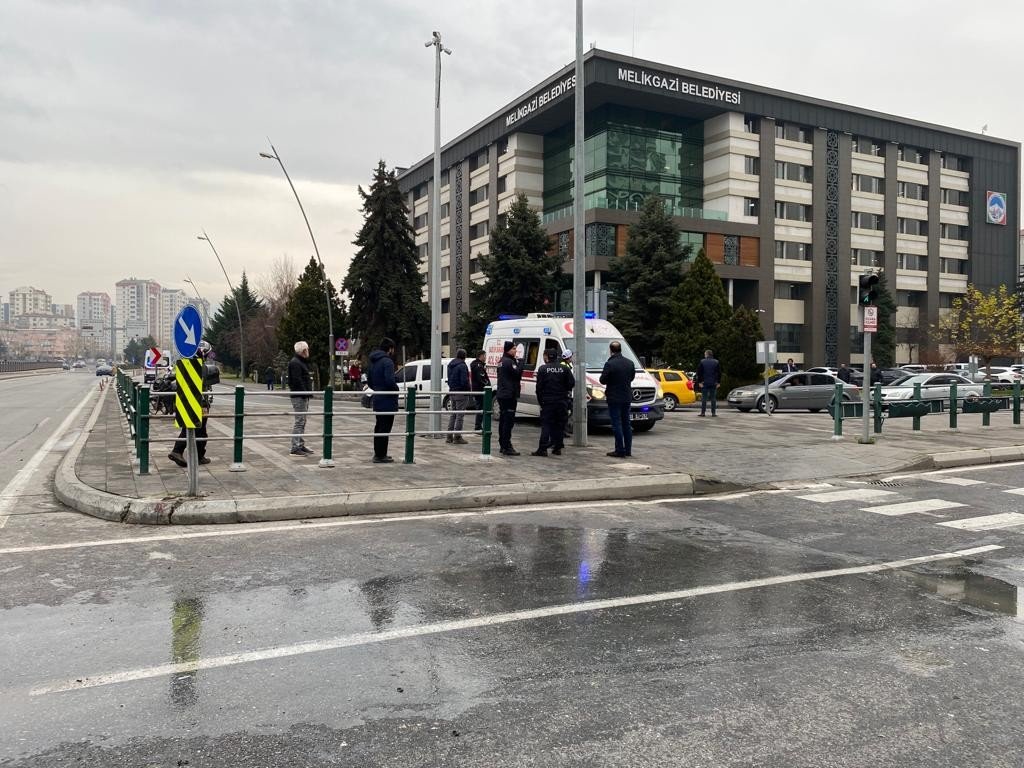 Kırmızı ışıkta geçti, zincirleme kazaya sebep oldu: 5 yaralı