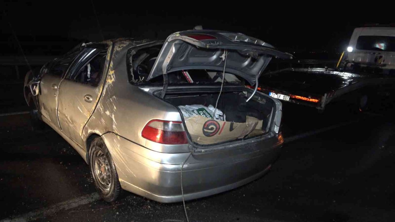 Yağmur sebebiyle kayganlaşan yolda otomobil takla attı: 4 yaralı