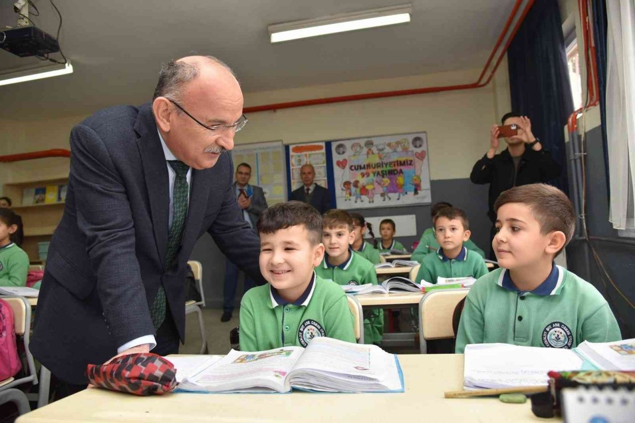 Vali Karadeniz Alaşehir’de yatırımları inceledi, vatandaşla buluştu