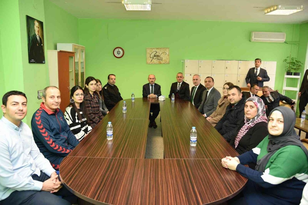 Vali Karadeniz Alaşehir’de yatırımları inceledi, vatandaşla buluştu