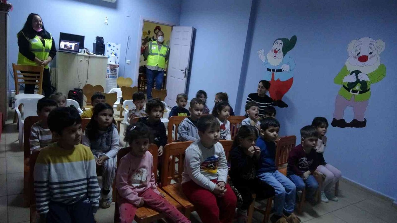 Marmaris’te öğrencilere "İyi ki varsın ağaç" eğitimi verildi