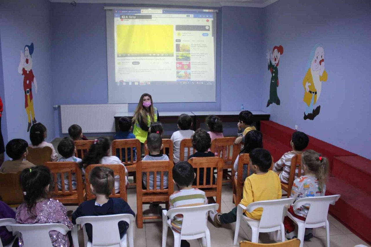 Marmaris’te öğrencilere "İyi ki varsın ağaç" eğitimi verildi
