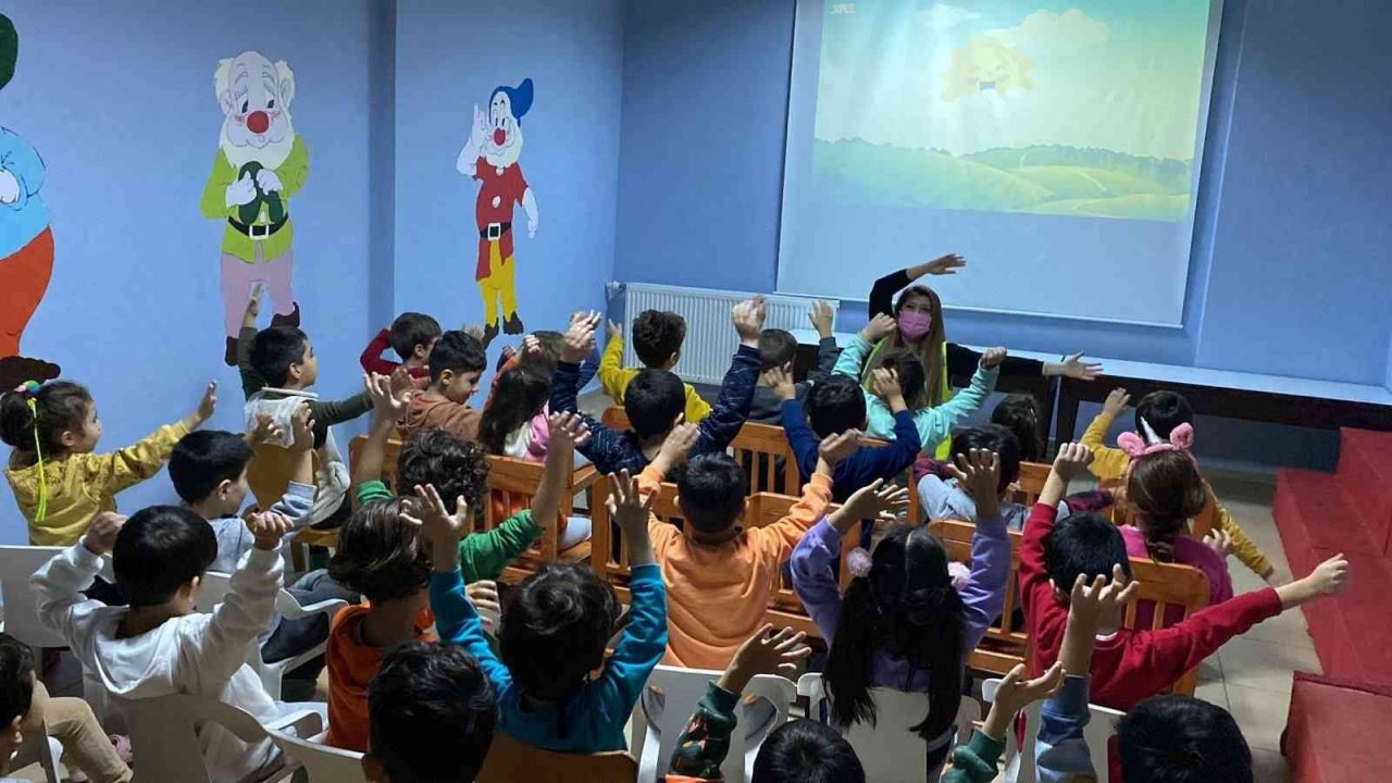 Marmaris’te öğrencilere "İyi ki varsın ağaç" eğitimi verildi