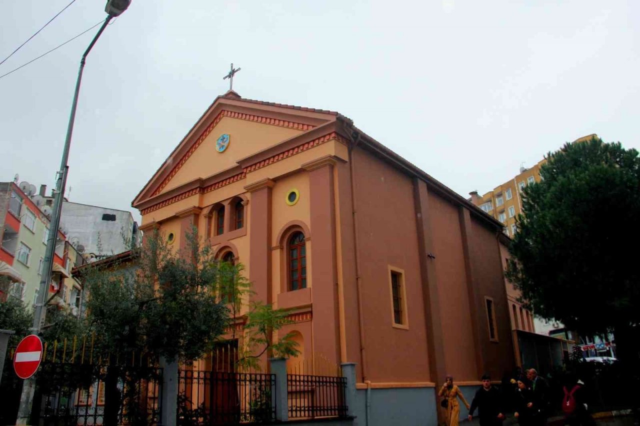 Samsun’da kilisenin papazı öldü