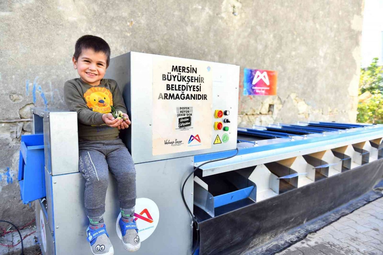 Mersin’de zeytin üreticilerine zeytin boylama makinesi desteği