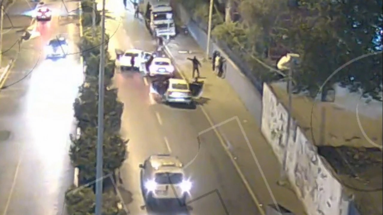 Sokak ortasında önce kavga sonra kovalamaca