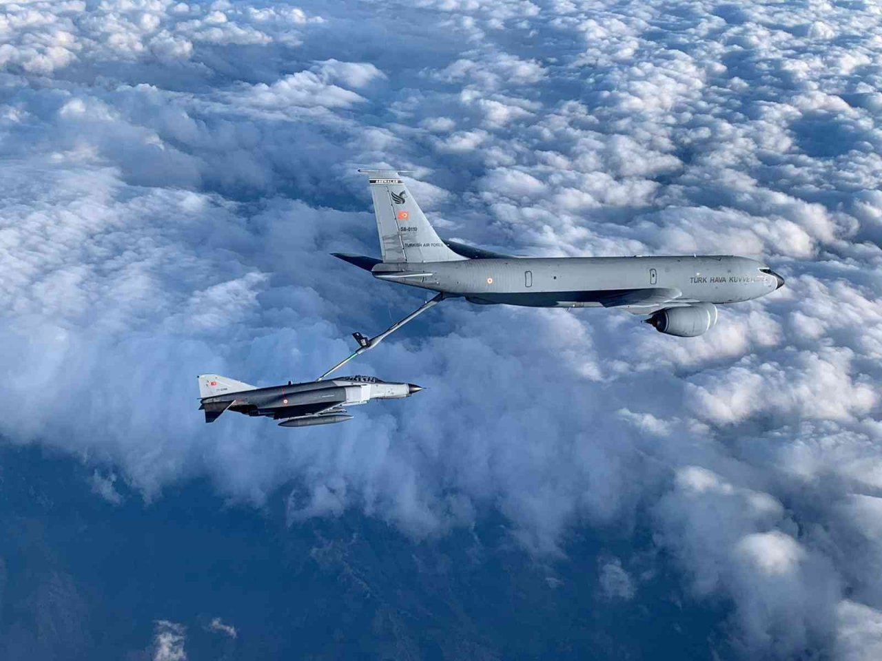 MSB muharip ve destek uçaklarının eğitim görüntülerini paylaştı