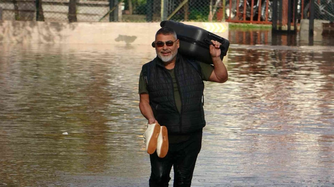 Fethiye’de birçok evi su bastı, mahsur kalanları itfaiye ekipleri kurtardı
