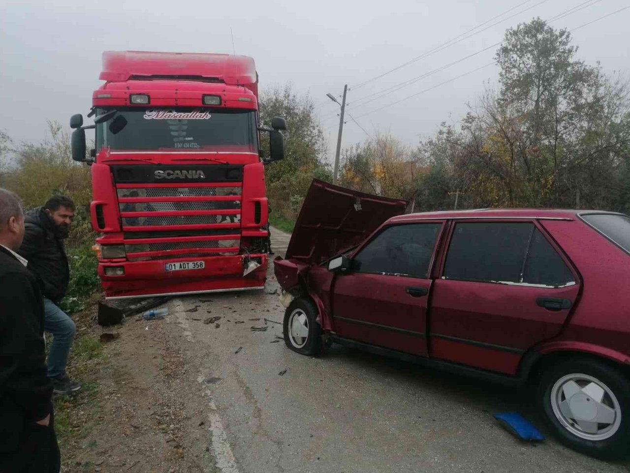 Kamyon ile otomobil çarpıştı: 2 yaralı