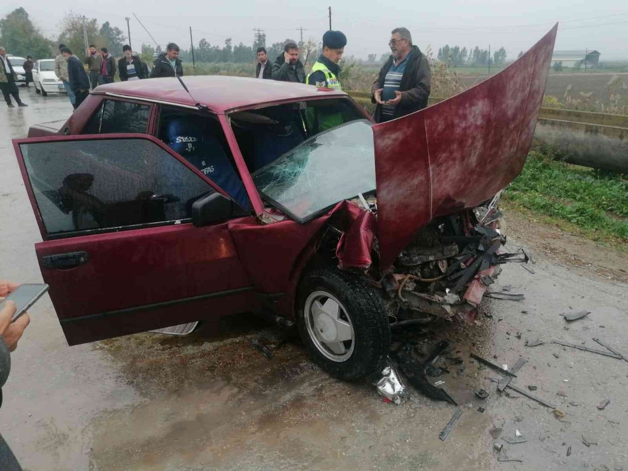 Kamyon ile otomobil çarpıştı: 2 yaralı