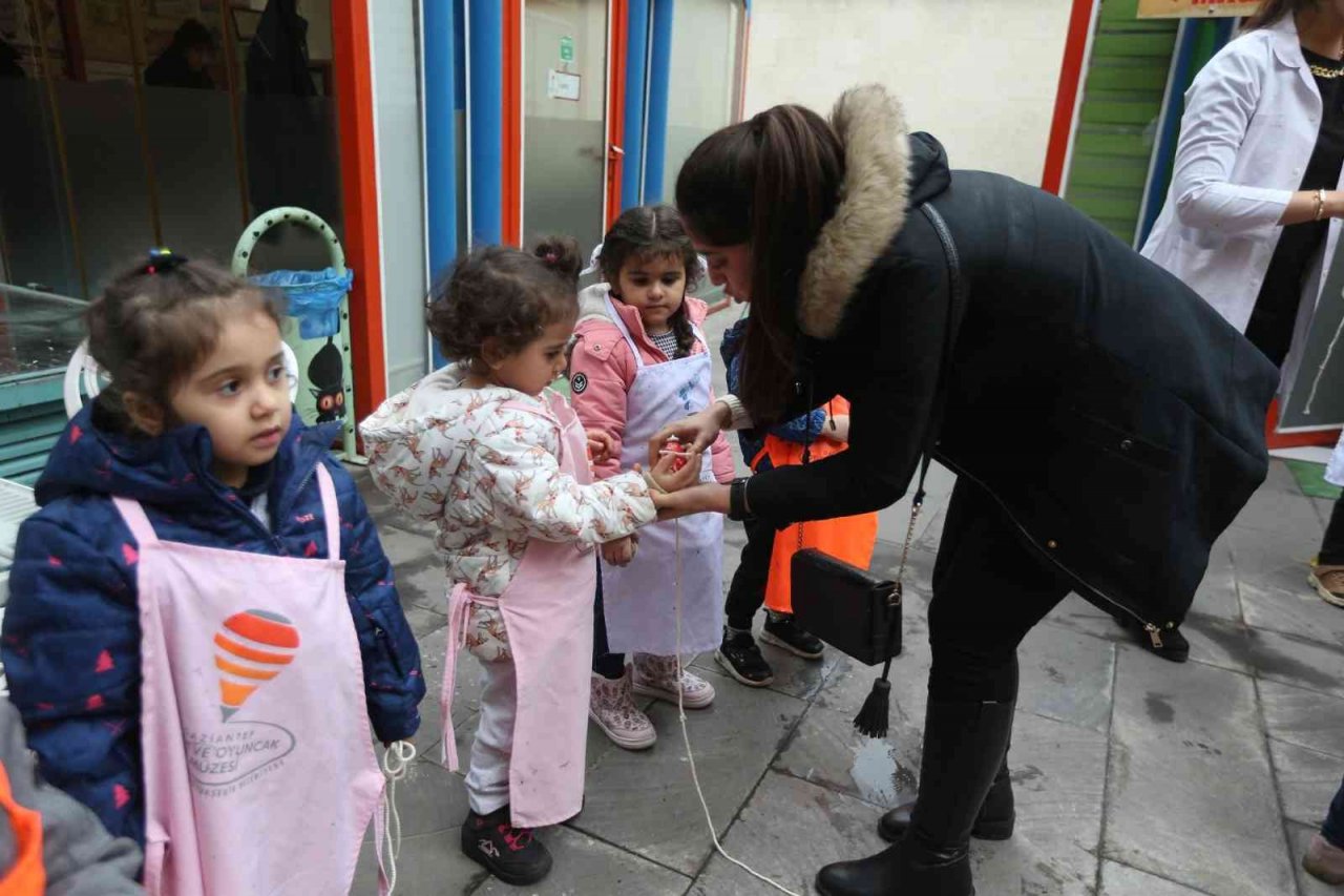 Oyuncak müzesinde bu yıl yaklaşık 10 bin çocuk topaçla tanıştı