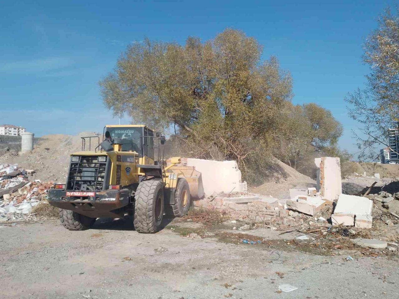 Pursaklar metruk yapılardan arındırılıyor