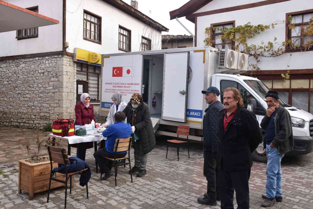 Sağlık hizmetini ayaklarına kadar getiriyorlar