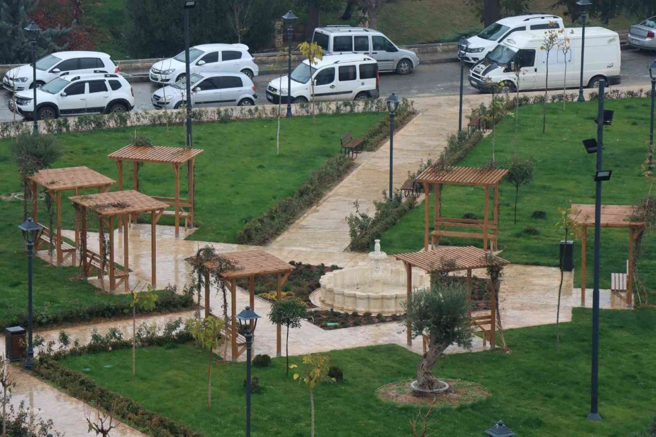 Şanlıurfa’da Kızılay Meydanı estetik görünüme kavuştu