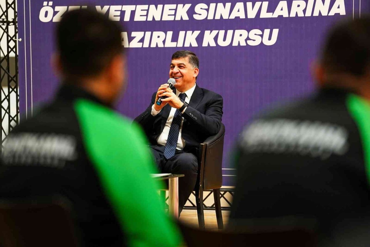 Fadıloğlu Polis Meslek Eğitim Merkezleri sınavına hazırlanan gençlerle buluştu