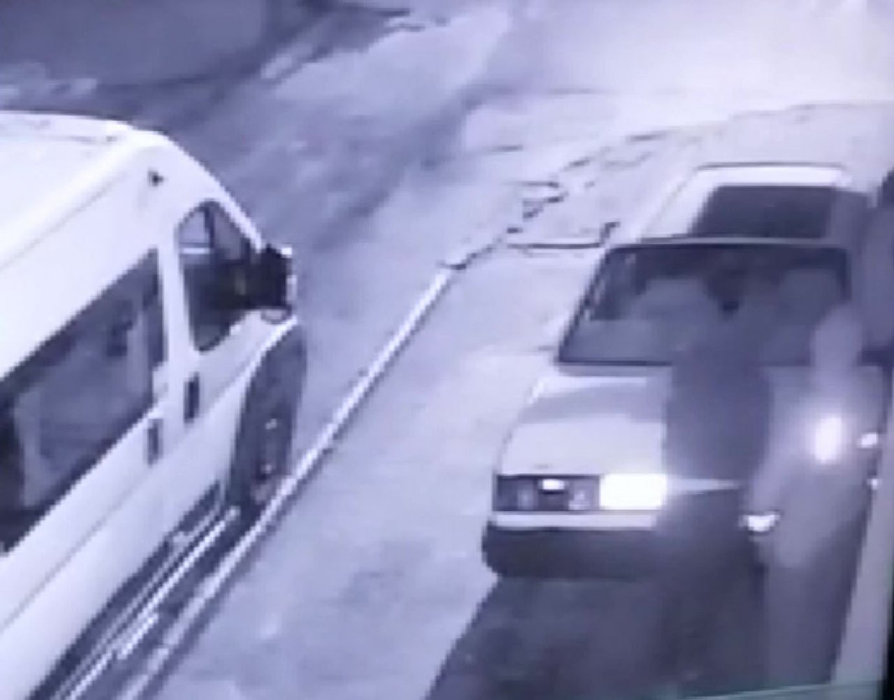 Yıllarca emek vererek yaptırdıkları otomobilin iç donanımları parça parça çalındı