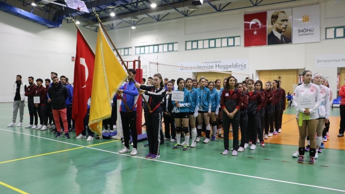Öğrencilerde ÜNİLİG Voleybol heyecanı