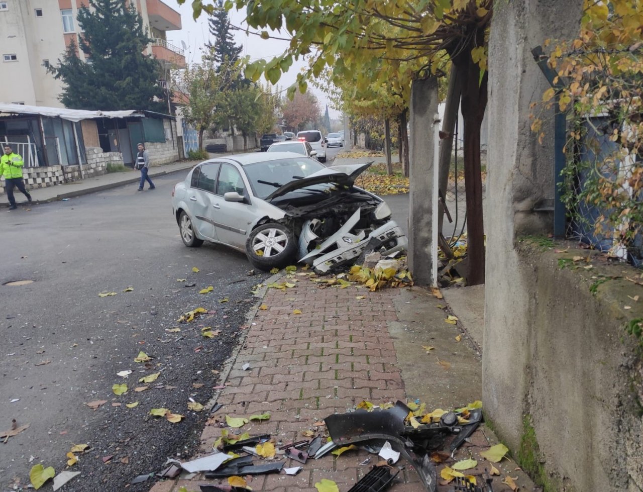 İki otomobil çarpıştı: 4 yaralı