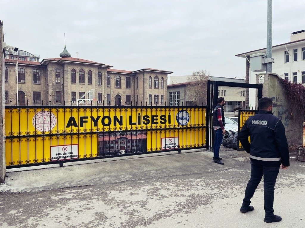 Polisten uyuşturucu ile mücadele denetimi