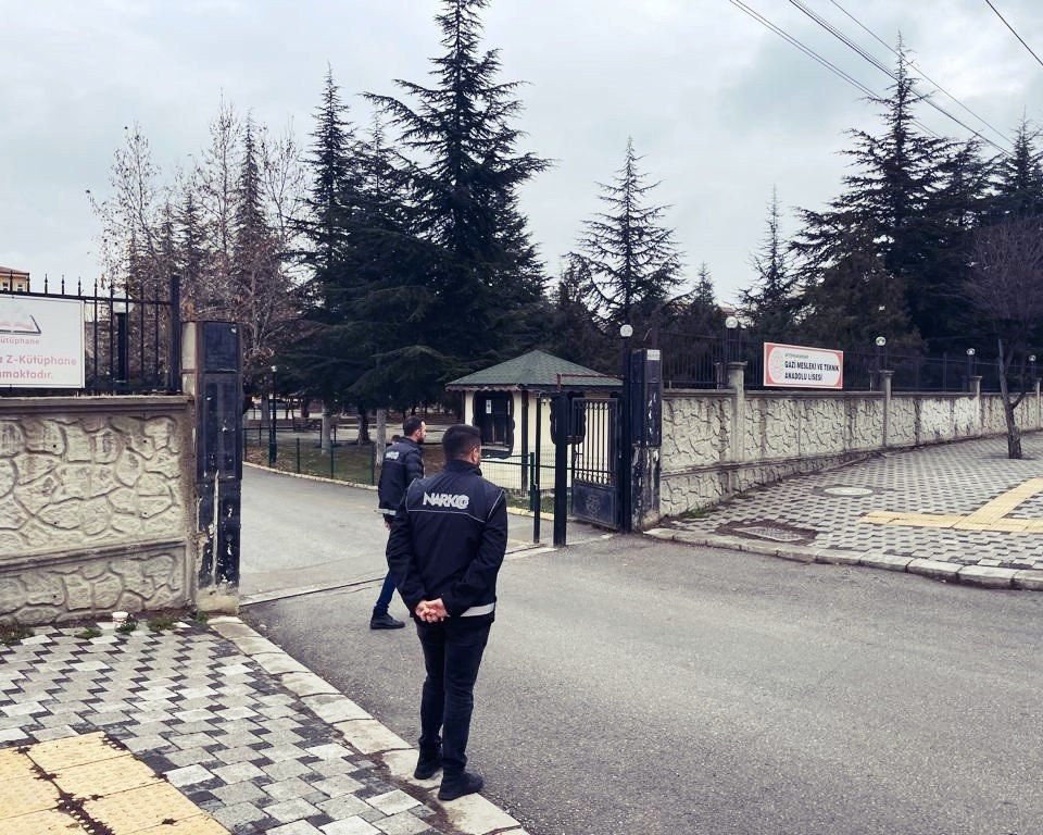 Polisten uyuşturucu ile mücadele denetimi