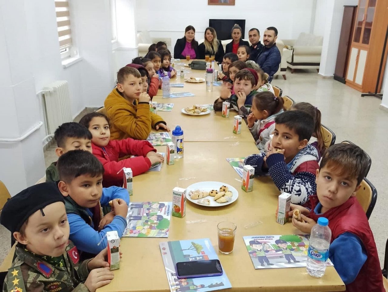 Gazipaşa’da jandarmayı ziyaret eden öğrencilere trafik eğitimi verildi