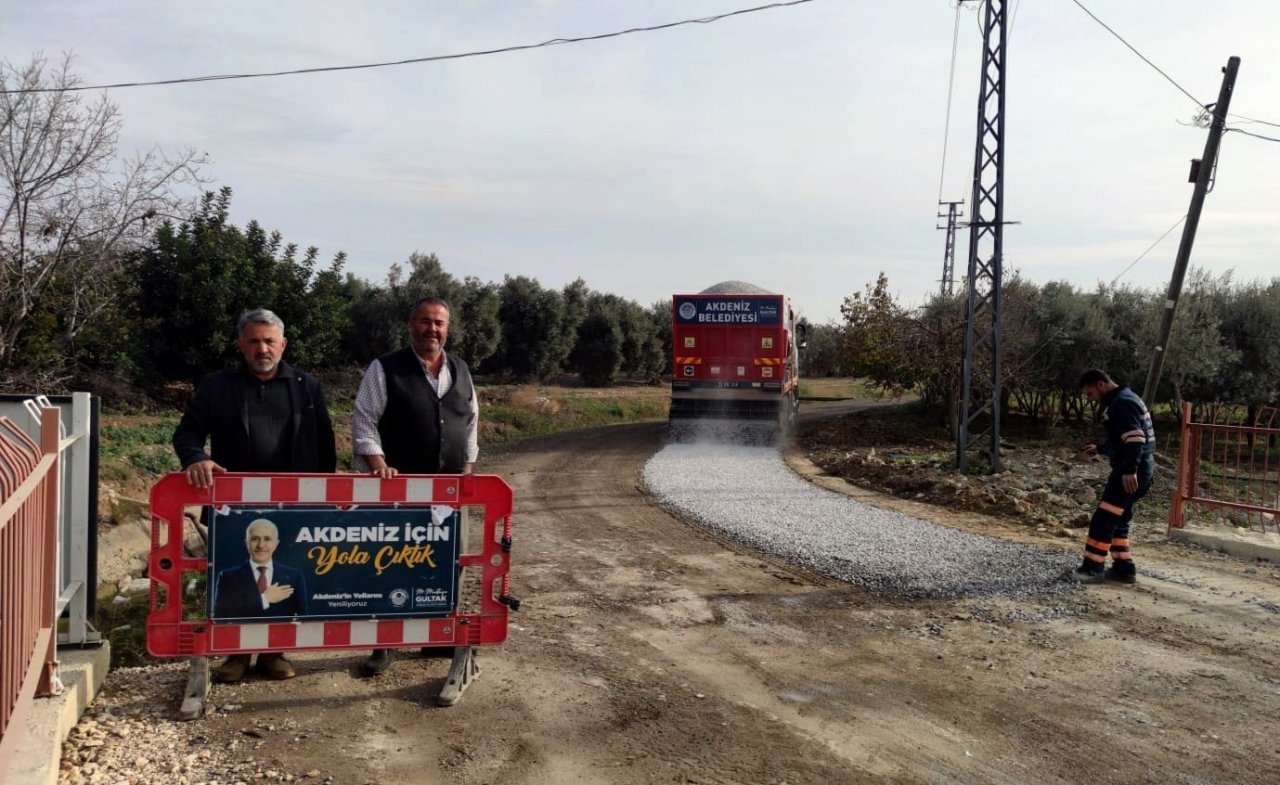 Akdeniz’de asfaltlama çalışmaları sürüyor
