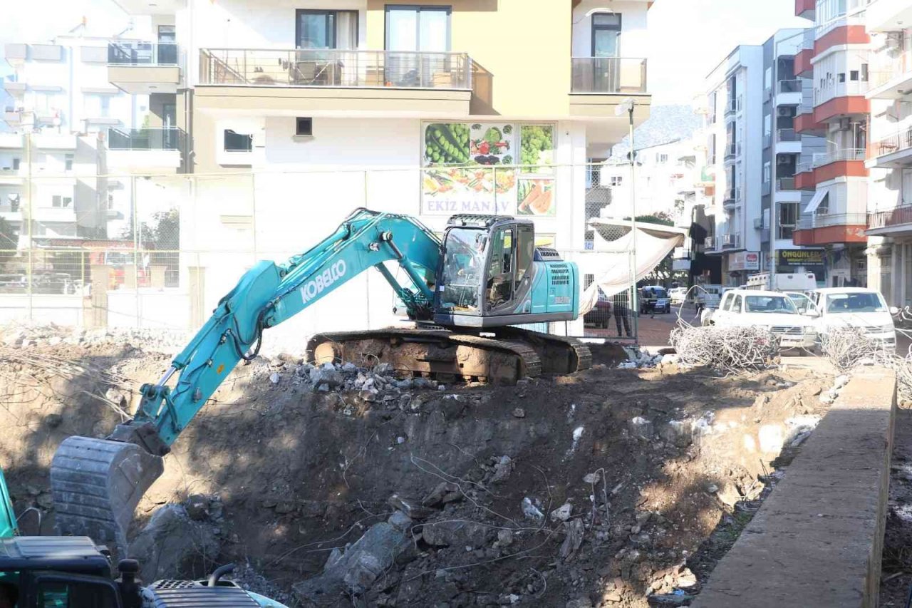 Sele sebep olarak gösterilen Gavur Deresi’ndeki köprüye yıkım kararı