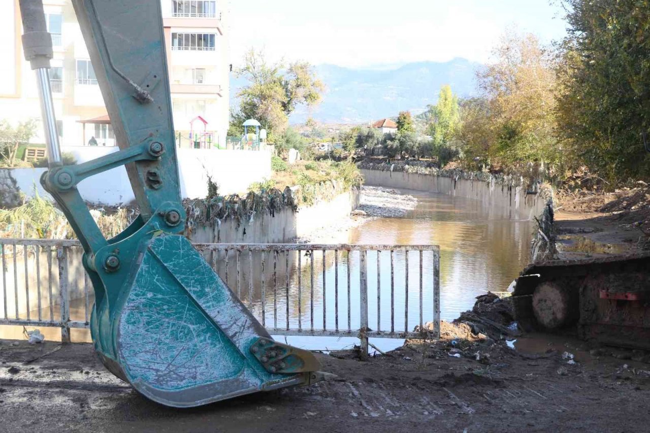 Sele sebep olarak gösterilen Gavur Deresi’ndeki köprüye yıkım kararı