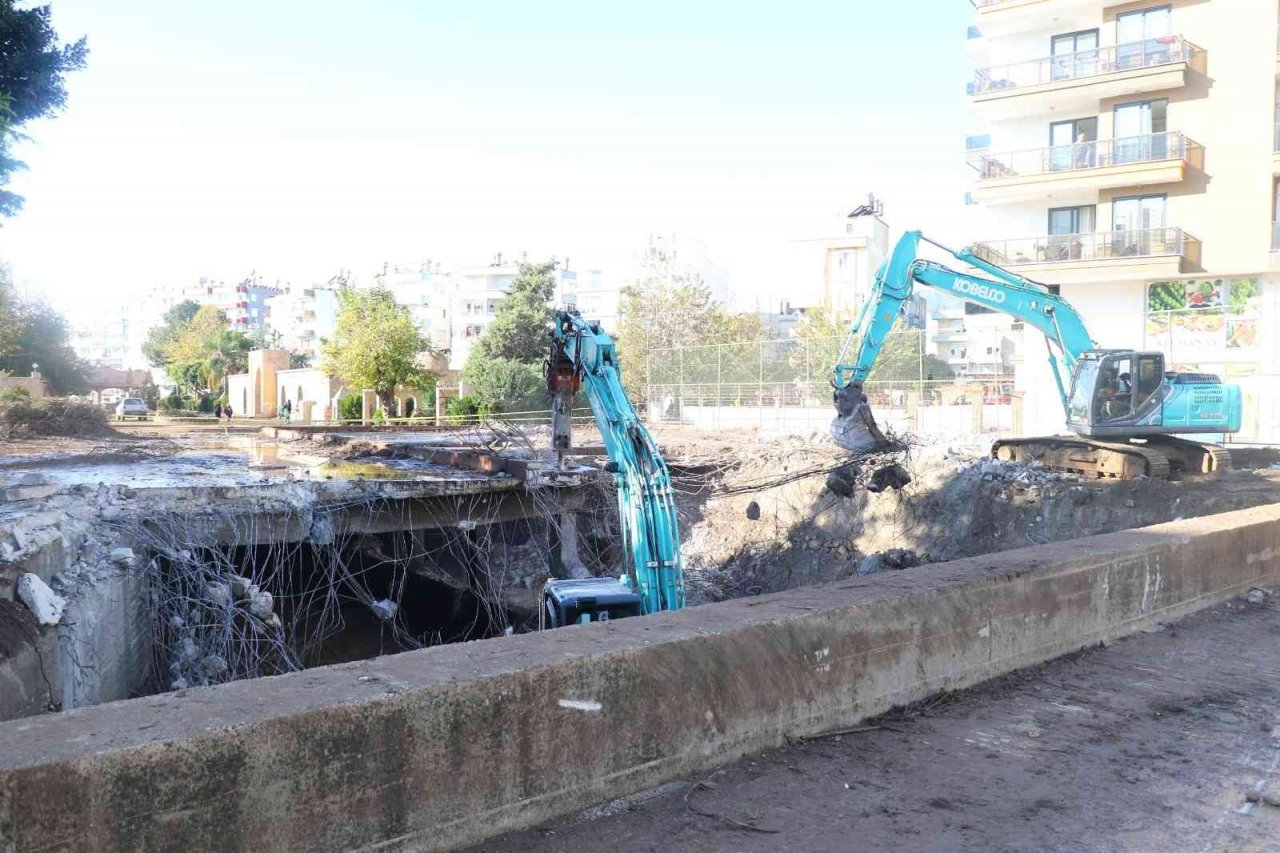 Sele sebep olarak gösterilen Gavur Deresi’ndeki köprüye yıkım kararı