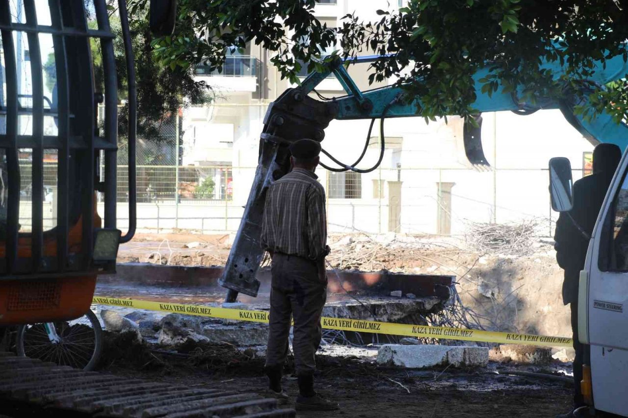 Sele sebep olarak gösterilen Gavur Deresi’ndeki köprüye yıkım kararı