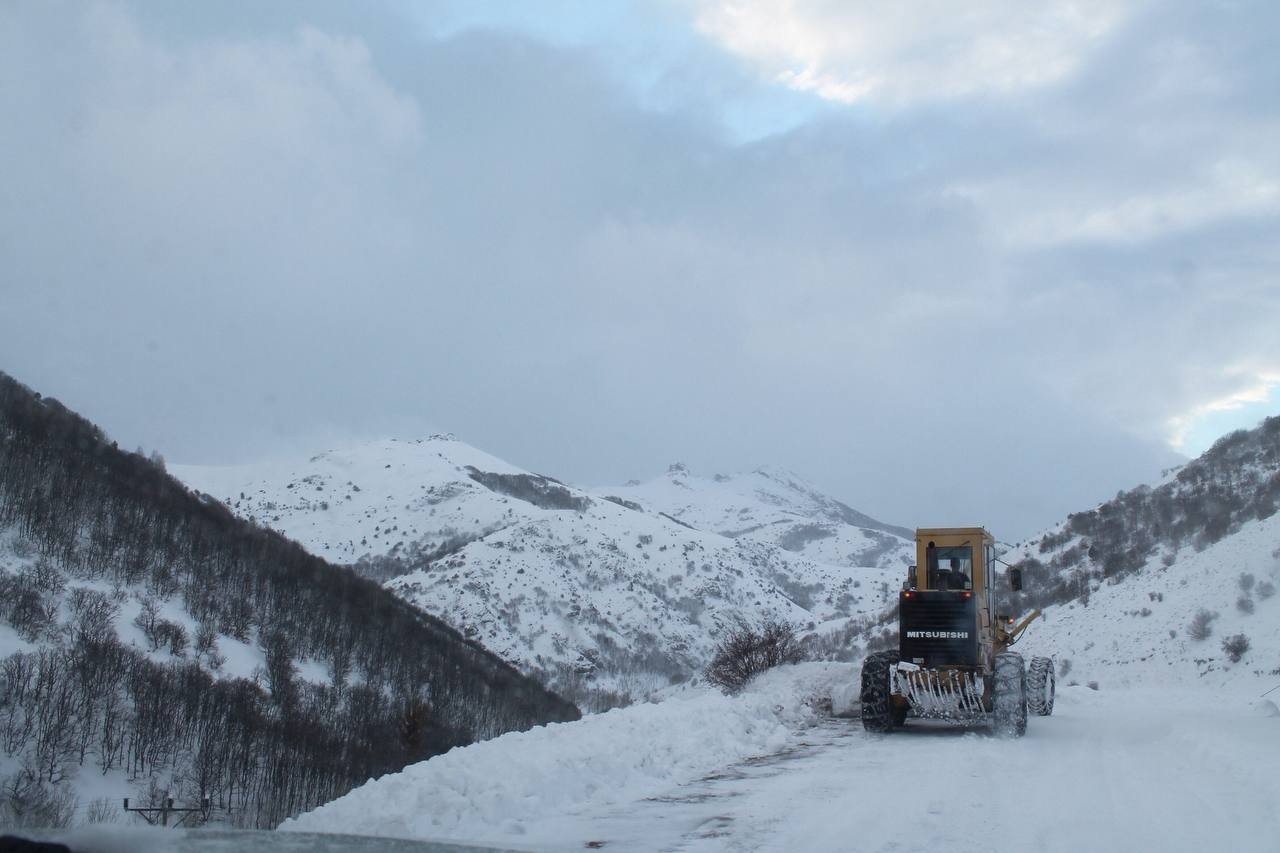 Bayburt’un yüksek kesimlerinde karla mücadele