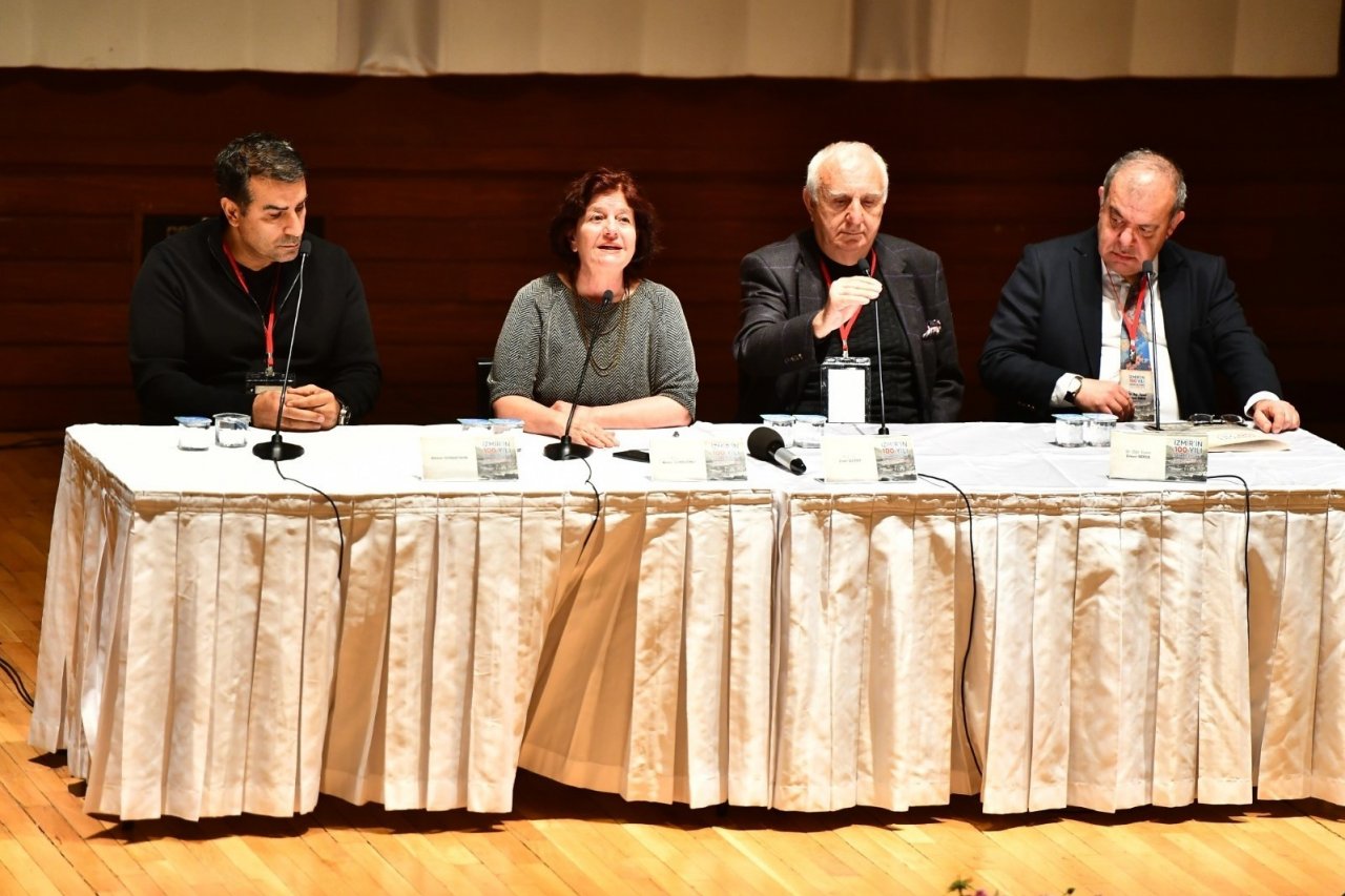 "İzmir’in Yüz Yılı" sempozyumu başladı