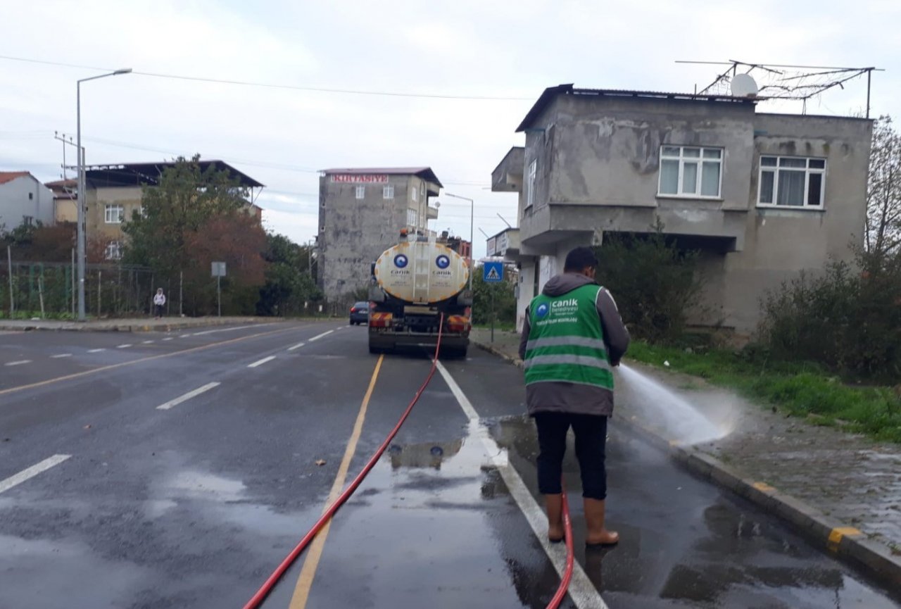 Başkan Sandıkçı: “İlçemizin her noktasını kapsamlı bir şekilde temizliyoruz”